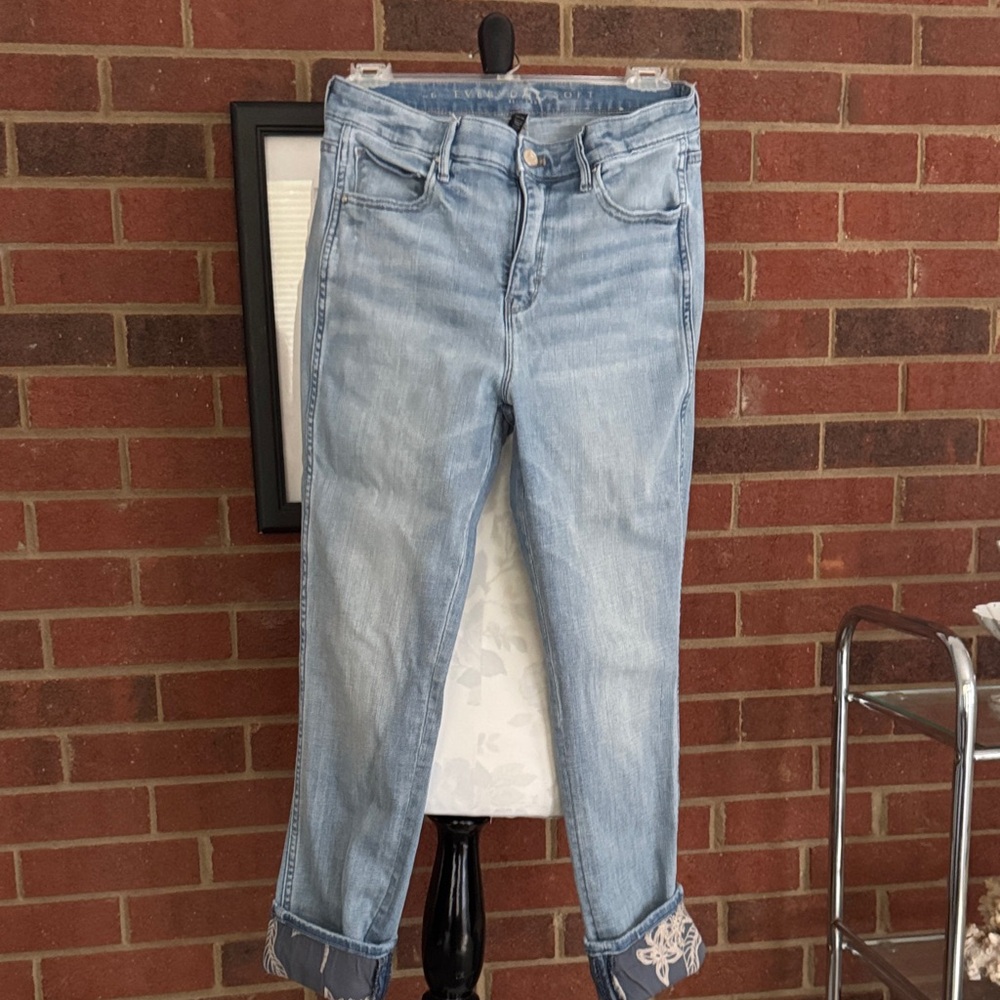 White House Black Market Light Wash Everyday Soft Embroidered Cuff Jeans